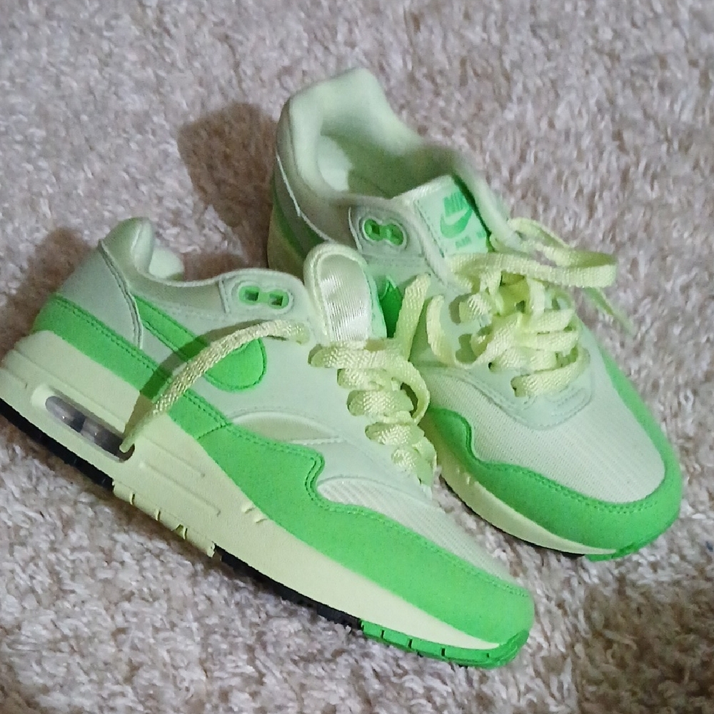 NWOT NIKE AIRMAX